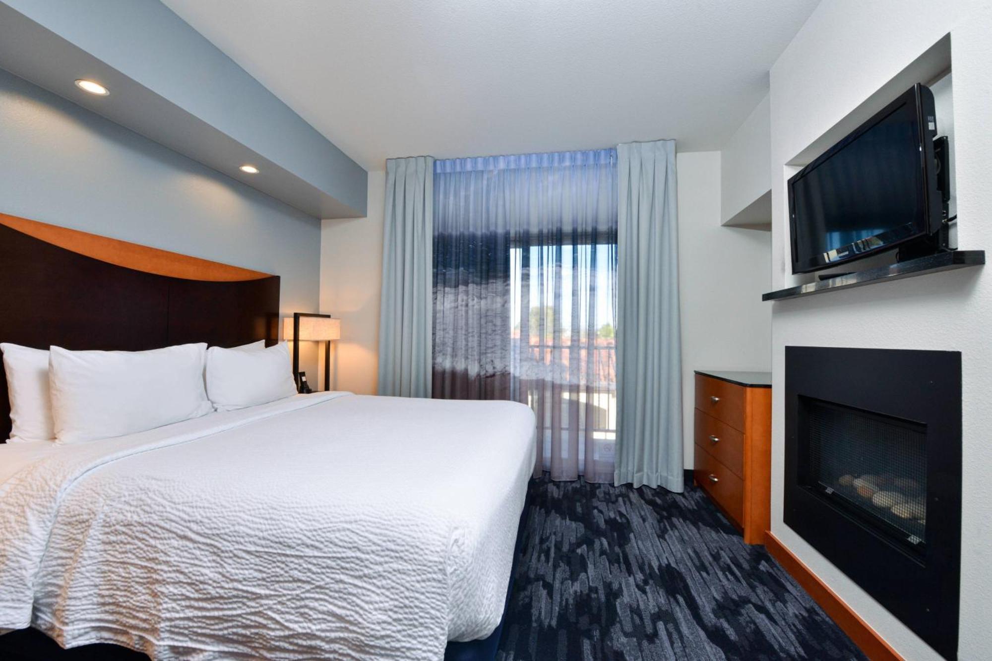 Fairfield Inn & Suites Santa Cruz - Capitola Exterior photo